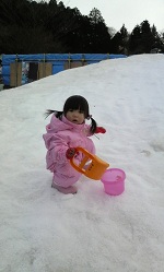 『はじめての雪遊び』